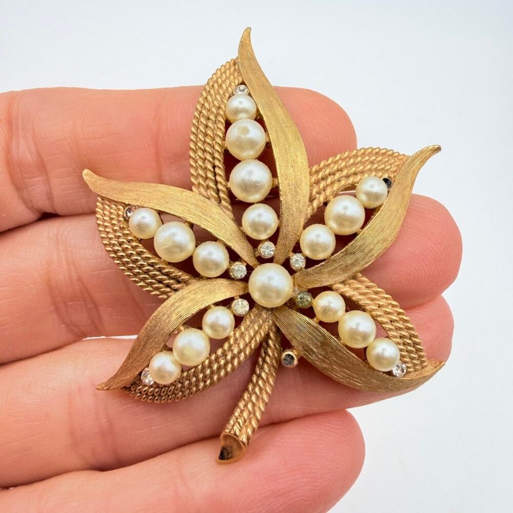 Vintage Signed Trifari Gold Tone Leaf Brooch Faux Pearl Crystal Rhinestone Pin